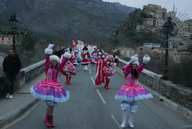 A Corte, la parade de Noël a enchanté la ville A Corte, la parade de Noël a enchanté la ville