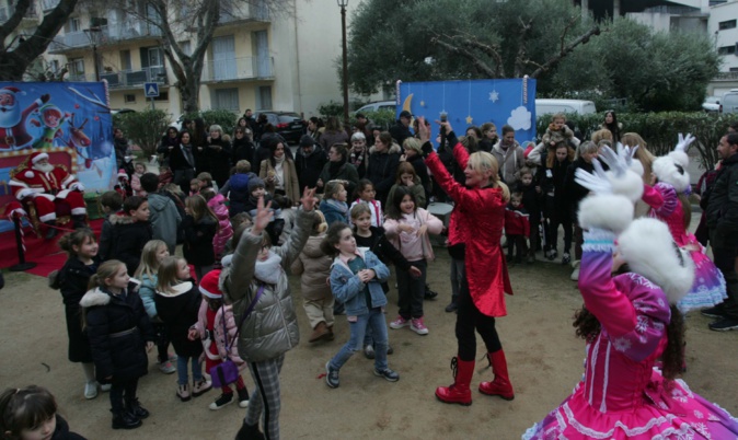 A Corte, la parade de Noël a enchanté la ville