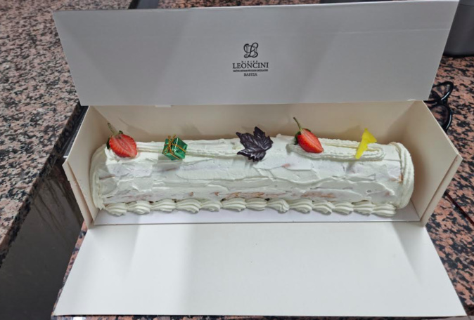 Didier Leoncini dévoile la recette de sa bûche de Noël chantilly- fraises Didier Leoncini dévoile la recette de sa bûche de Noël chantilly- fraises