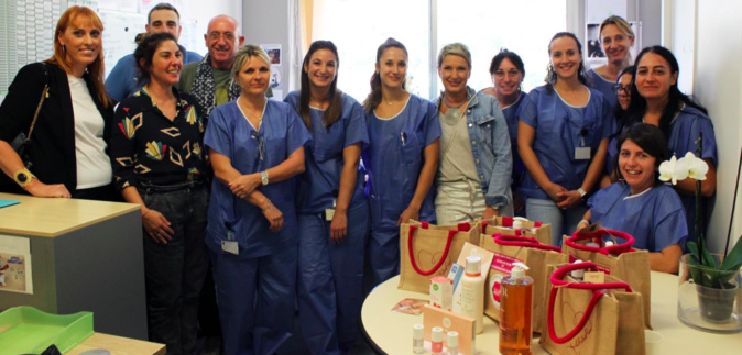 Carole Pistorozzi (au cerntre) avec les infirmières du centre hospitalier
