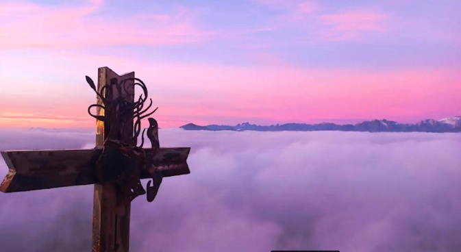 La photo du jour : Punta Caccione au-dessus des nuages