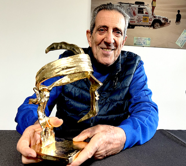 Gabriel Diana et son "bandeau corse" d'or qui récompensera la personnalité de l'année 2023 désignée par nos lecteurs