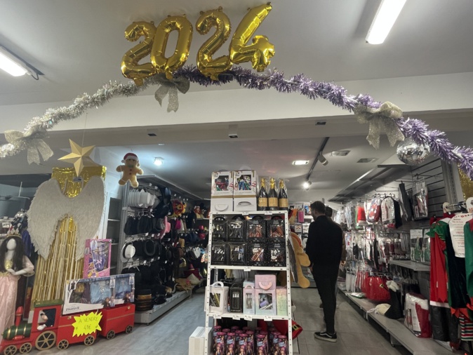 Le magasin Le Temple de la fête assure des ventes constantes pour le réveillon de la Saint-Sylvestre.