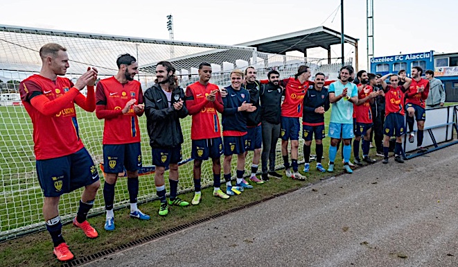 Le GFCA Football est leader du championnat de R2 à mi-saison (credit photo : facebook du club)