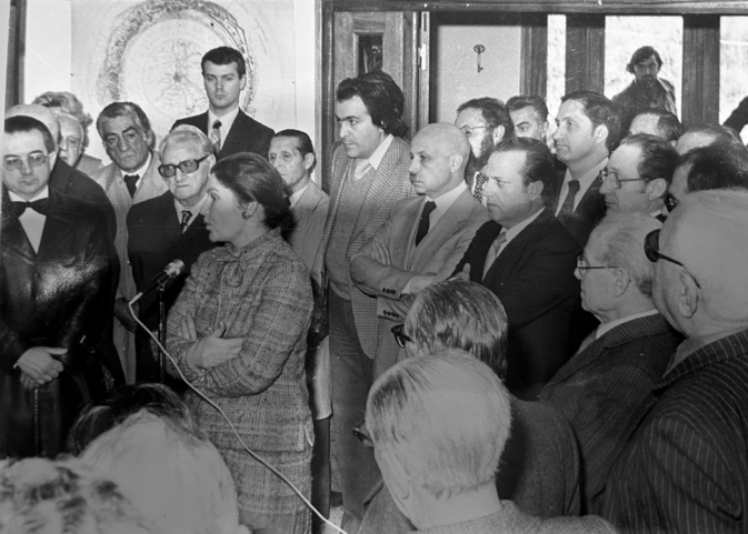 Le Dr Llapasset (à gauche avec le noeud papillon), avait accueilli Simone Veil, ministre de la Santé le 13 octobre 1980 lors de l'inauguration du Serenu 1.