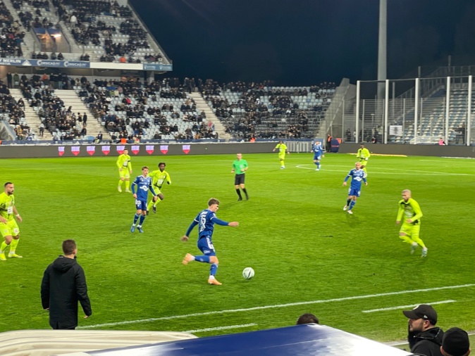 Le Sporting bouscule le leader Angers (2-0) Le Sporting bouscule le leader Angers (2-0)