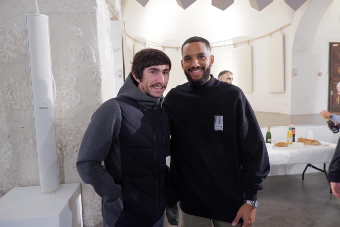 Christopher Ibayi ici avec Dumé Guidi lors d'un récent passage à Bonifacio Christopher Ibayi ici avec Dumé Guidi lors d'un récent passage à Bonifacio