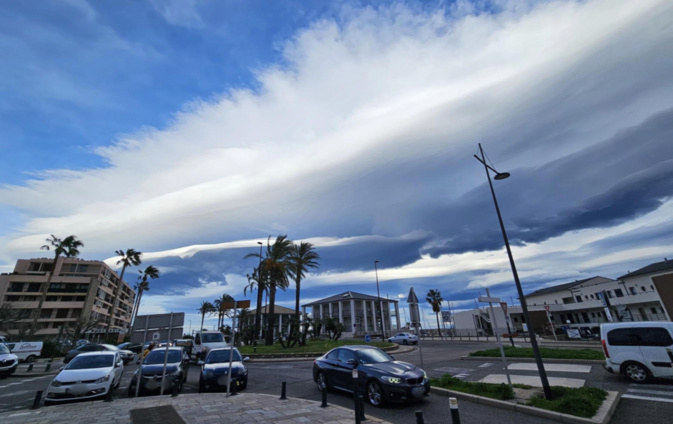 Lenticulaires au dessus de Bastia (Gabriel Sambroni)