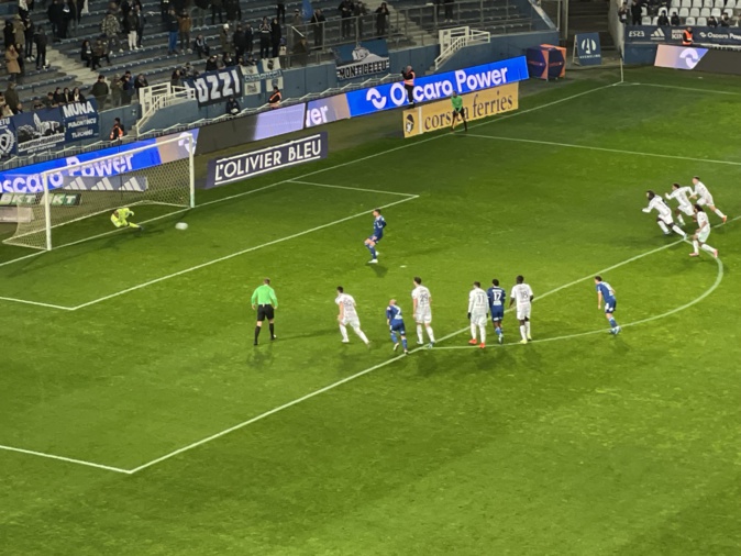 Sur penalty, à la 31ème, Santelli avait ouvert le score pour le Sporting. Sur penalty, à la 31ème, Santelli avait ouvert le score pour le Sporting.