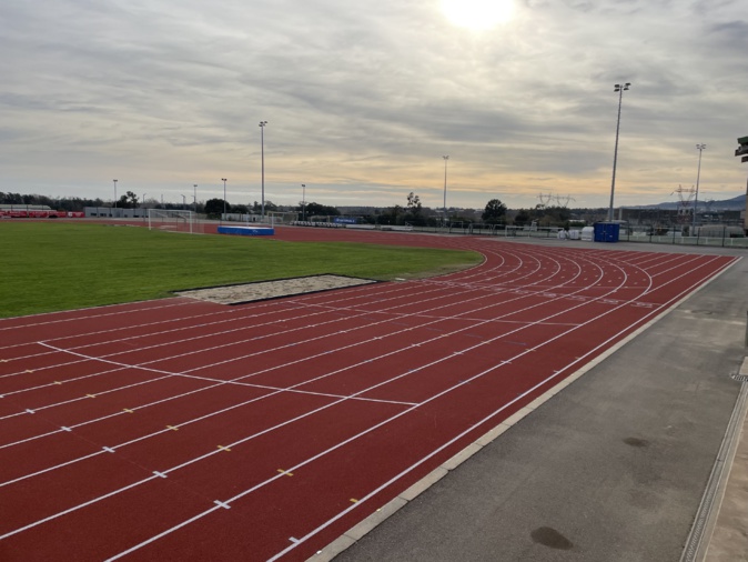 La piste de 400 m aux 9 couloirs entièrement rénovée