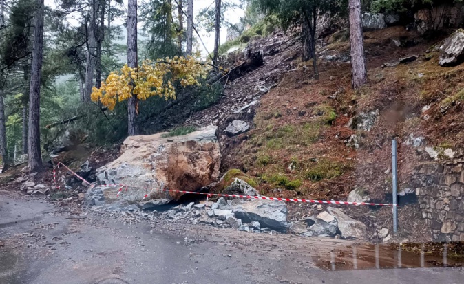 Les tempêtes de novembre dernier ont laissé de lourds stigmates sur la route sillonnant à travers la vallée de la Restonica (Photo : Mario Grazi)