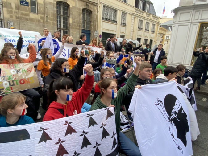 (Photo : Collectif "Pour que vivent nos langues") (Photo : Collectif "Pour que vivent nos langues")