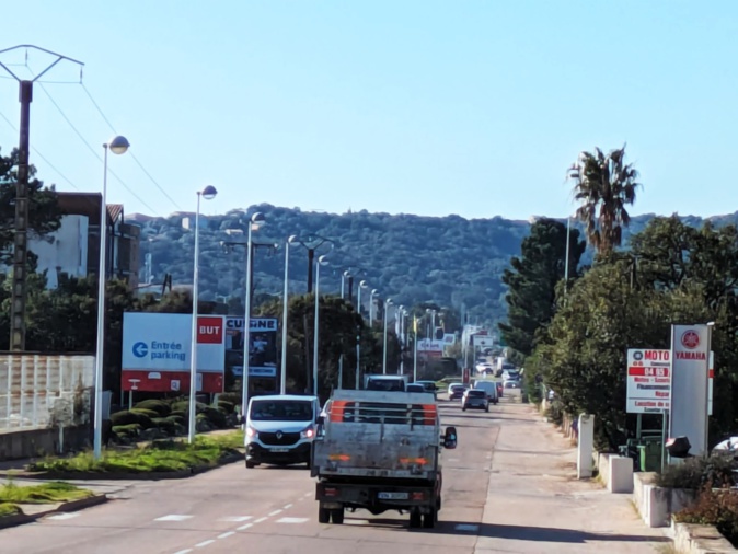 L'affichage publicitaire va être réglementé en bord des routes, comme ici route de Bastia. L'affichage publicitaire va être réglementé en bord des routes, comme ici route de Bastia.
