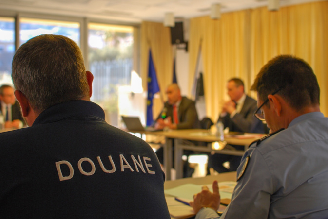 Les responsables de la douane, de la gendarmerie et de la police assistait à la conférence © LH