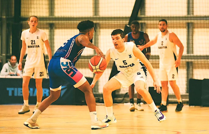 eaujolais Basket, leader de Nationale 2, trop fort pour l'EFOB.