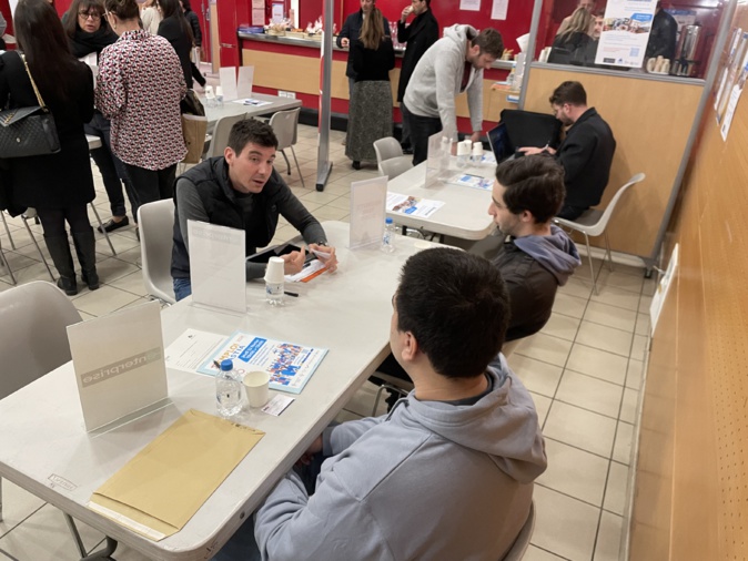 Mathieu Aïtelli, au marketing et à la communication de BigMat, a argumenté pour séduire les demandeurs d'emploi.