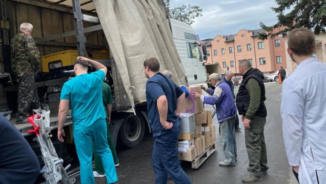 En avril dernier, en partenariat avec Per a Pace, l'association Solidarité Corse-Ukraine avait acheminé deux semi remorques de matériel de l'ancien hôpital d'Ajaccio jusqu'à Uzhgorod.