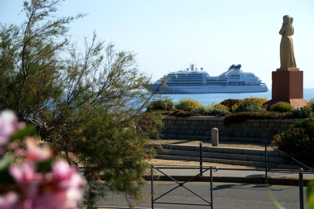 L'image du jour : Le “Seabourn Sojourn” à L'Ile-Rousse