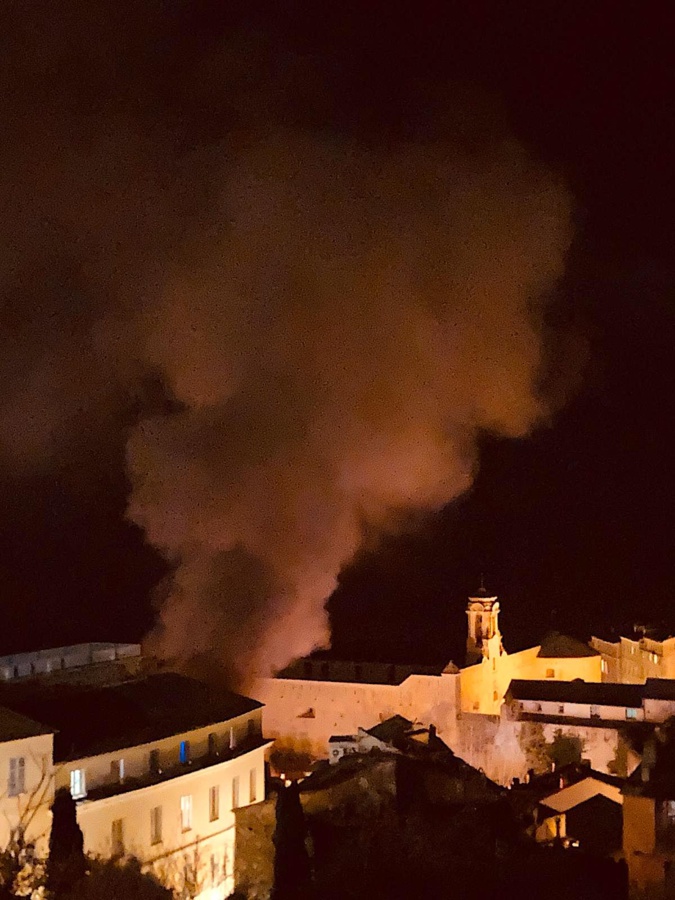 Bastia : voitures en feu sur le cours Favale Bastia : voitures en feu sur le cours Favale