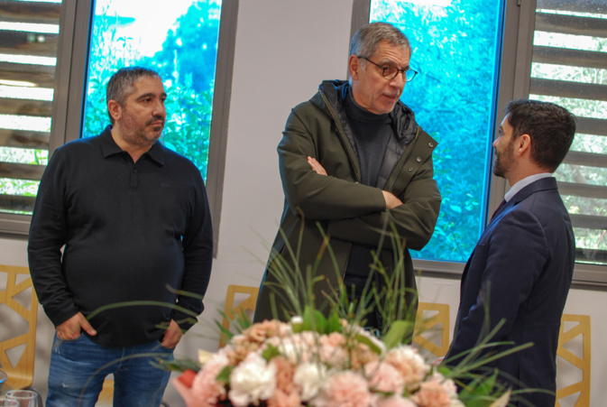 Le Maire de Bastia a accueilli Álvaro Esteves, ici à droite © LH Le Maire de Bastia a accueilli Álvaro Esteves, ici à droite © LH