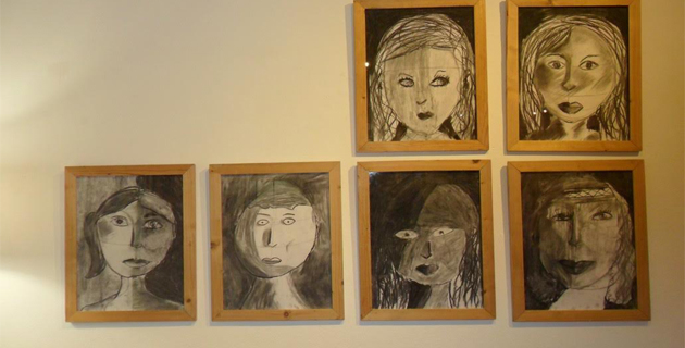 Galerie de portraits réalisés par des enfants de 7 à 12 ans dans l'atelier d'arts plastiques animé par Michèle Vincentelli