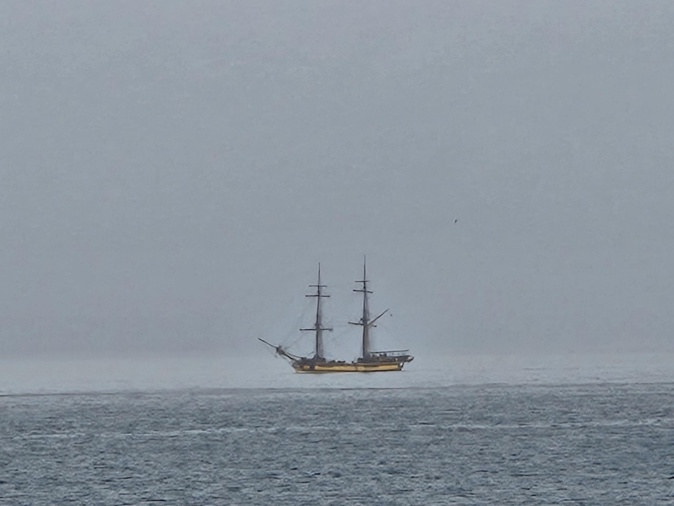 Bâteau fantome au large de Bastia (Gabriel Sambroni) Bâteau fantome au large de Bastia (Gabriel Sambroni)