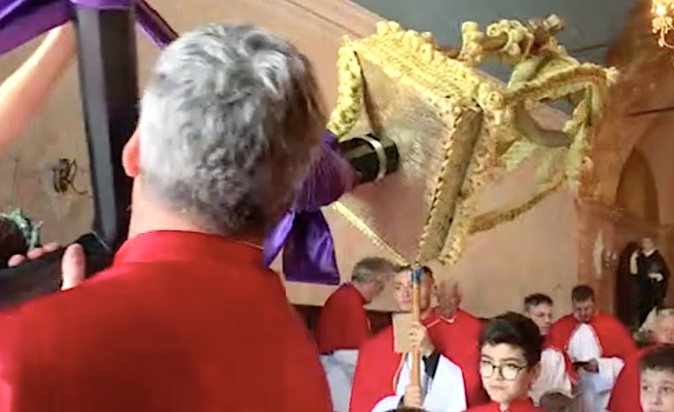 Pesci, crucette, campanile, pulezzule compromis ? Pesci, crucette, campanile, pulezzule compromis ?