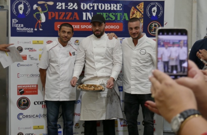 MrGaël Camugliani (au centre) en compagnie de Stéphane Pileri (organisateur de l'étape qualificative de Bastia) et Peppe Cutraro (chef de la meilleure pizzeria du monde)