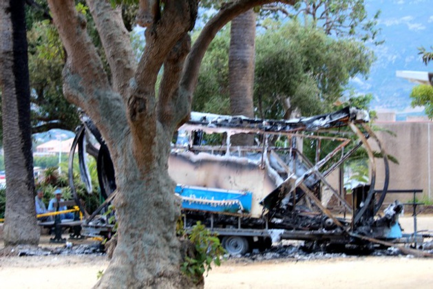 A Calvi un manège pour enfants détruit par un incendie A Calvi un manège pour enfants détruit par un incendie
