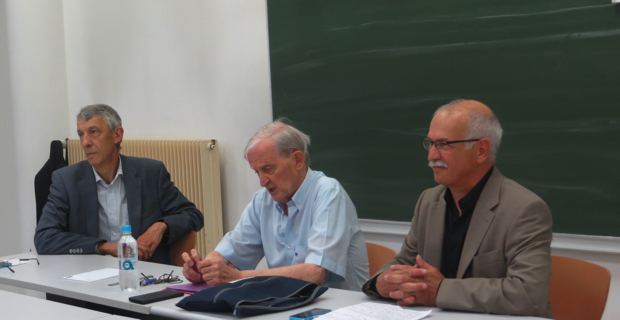 Le leader historique, Edmond Simeoni, entouré de Michel Castellani et de Jean Biancucci, conseillers territoriaux du groupe Femu a Corsica.