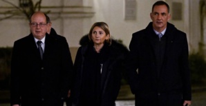 Le président du groupe indépendantiste Core in Fronte, Paul-Félix Benedetti, la présidente de l'Assemblée de Corse, Nanette Maupertuis, le président du Conseil exécutif de la Collectivité de Corse, Gilles Simeoni, dans la cour de l'hôtel de Beauvau.Crédit Julien De Rosa AFP.