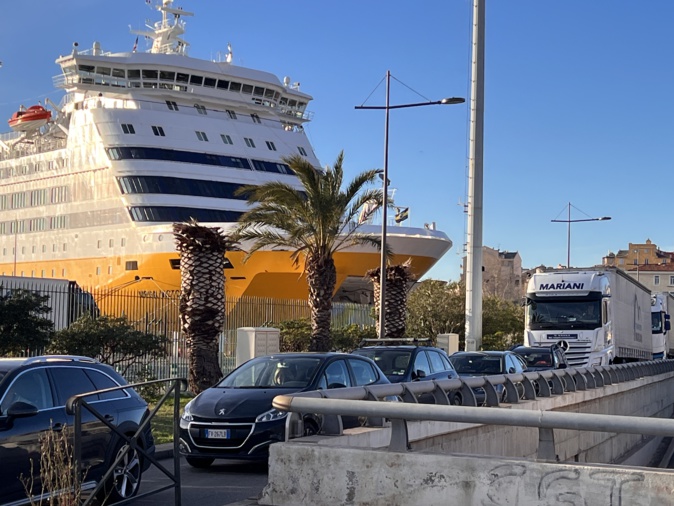 Bastia : des marins de Corsica Linea ont bloqué le port Bastia : des marins de Corsica Linea ont bloqué le port