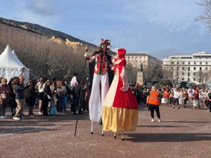 EN IMAGES - Plusieurs milliers de personnes au carnaval de Bastia