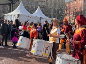 EN IMAGES - Plusieurs milliers de personnes au carnaval de Bastia