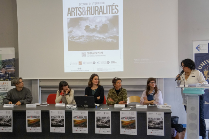 La table ronde du matin rassemblait plusieurs acteurs culturels de l'île © LH La table ronde du matin rassemblait plusieurs acteurs culturels de l'île © LH
