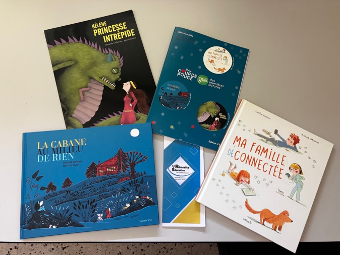 Les enfants pour travailler sur 3 ouvrages de littérature jeunesse avant de procéder à un vote. Les enfants pour travailler sur 3 ouvrages de littérature jeunesse avant de procéder à un vote.