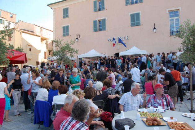 Fête à L'Ile-Rousse pour célébrer la victoire de Jean-Jo Allegrini-Simonetti et de la majorité municipale