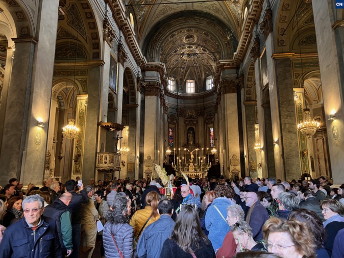 Une église comble Une église comble
