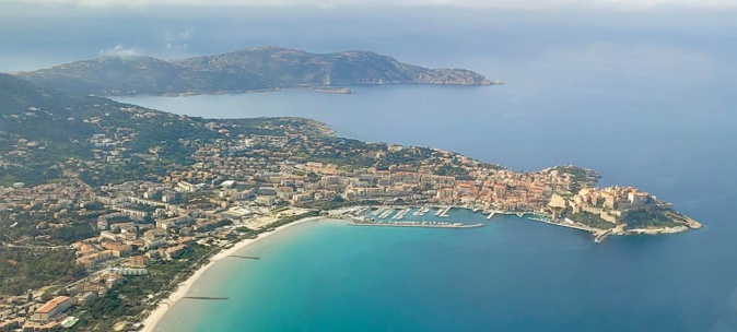 La photo du jour : au-dessus de Calvi sur les ailes d'Air Corsica