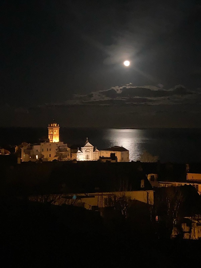 La photo du jour : quandu a luna splende sopra Bastia