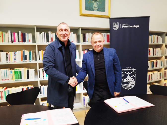Le maire de Porto-Vecchio Jean-Christophe Angelini a scellé le partenariat avec le maire de Kamianske, Stanynets Mykhailo