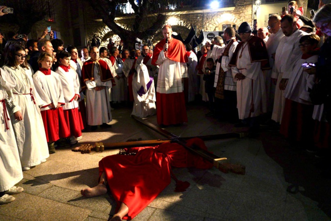 EN IMAGES - Revivez le Catenacciu de Sartène EN IMAGES - Revivez le Catenacciu de Sartène