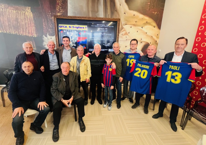 L'Amicale des Anciens du GFCA a édité un CD musical avec trois chansons à la gloire du GFCA. L'Amicale des Anciens du GFCA a édité un CD musical avec trois chansons à la gloire du GFCA.