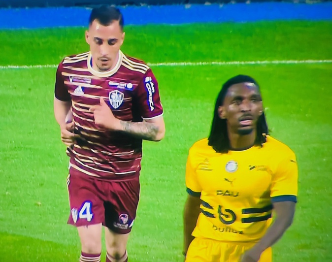 L'ACA ramène un point de son déplacement à Pau (1-1). L'ACA ramène un point de son déplacement à Pau (1-1).