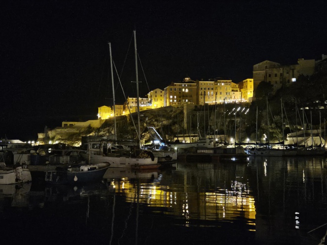 La photo du jour : le vieux-port de Bastia de nuit