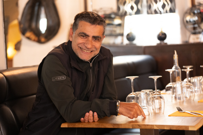 Chez Paulo, rue Roi de Rome, c'est là que tout a commencé pour Patrice Roubaud, et c'est aussi là que tout se termine... À la même table où il a posé le pied en Corse pour la première fois. (Photo et vidéo Paule Santoni)