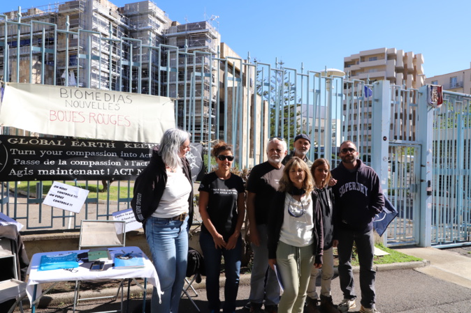 L'ONG Global Earth Keeper tenait une conférence de presse ce vendredi matin devant la préfecture de Bastia ce vendredi matin afin d'interpeller les pouvoirs publics sur la pollution récurrente engendrée par l'échouage de biomédias sur le littoral corse.