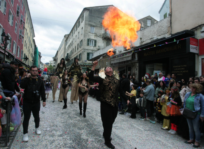 EN IMAGES - Grand succès populaire pour le carnaval de Corte