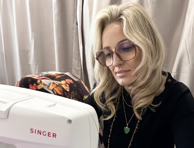Ghislaine Ferri dans son atelier de création.