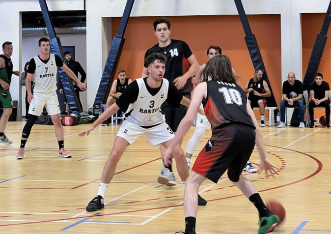 Basket : les joueurs  séniors de l'EFOB de Bastia montent en National 3